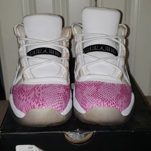 Air Jordan Retro 11 pink snakeskin 3.5Y